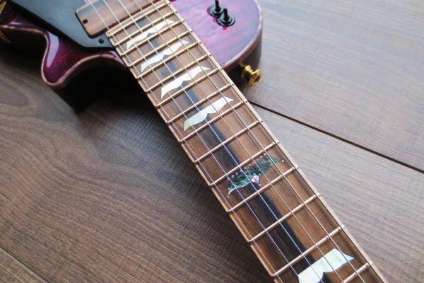 Travel LP Purple Rain – Изготовление гитар на заказ