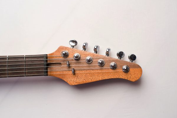 Sam Grey Baritone – Изготовление гитар на заказ