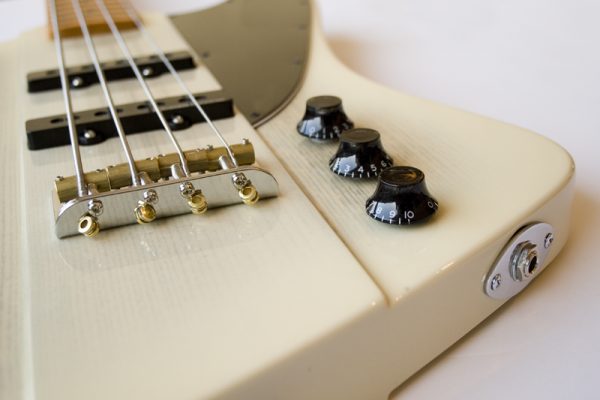 Thunderbird bass – Изготовление гитар на заказ