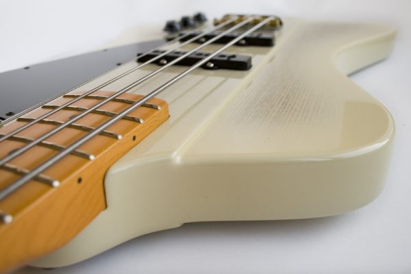 Thunderbird bass – Изготовление гитар на заказ